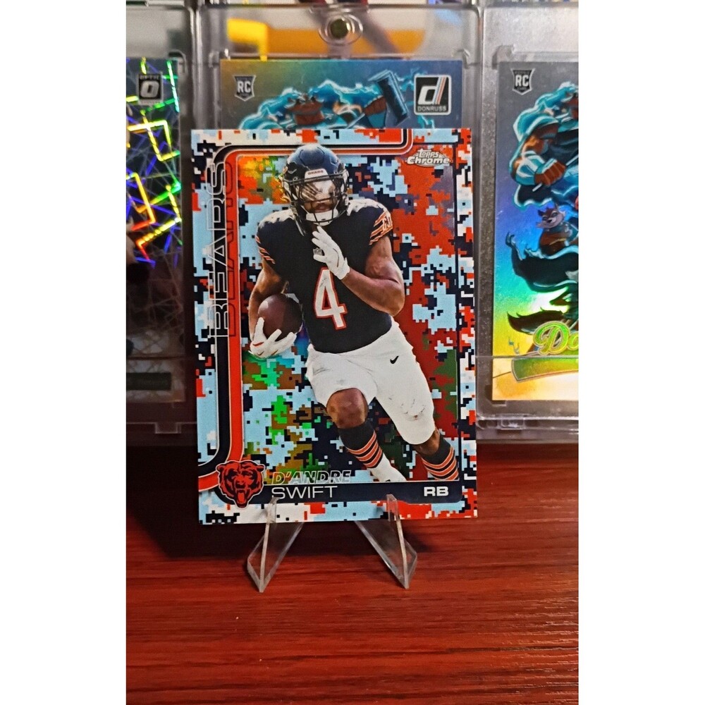 2025 Topps Chrome - D'Andre Swift #53 Team Camo SSP CHI Bears